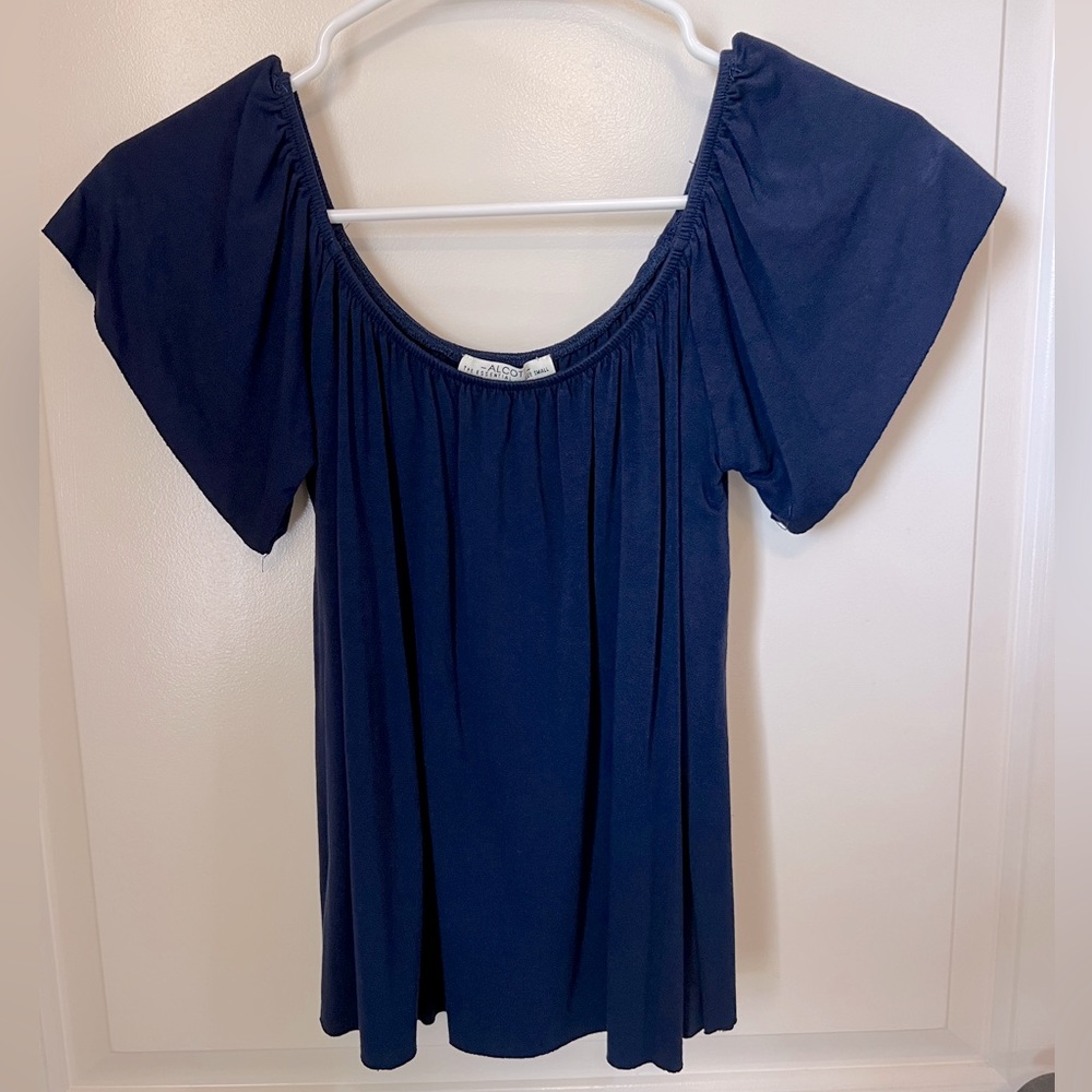 Alcott Dark Blue Scoop Neck Cropped Flowy Blouse - Size S